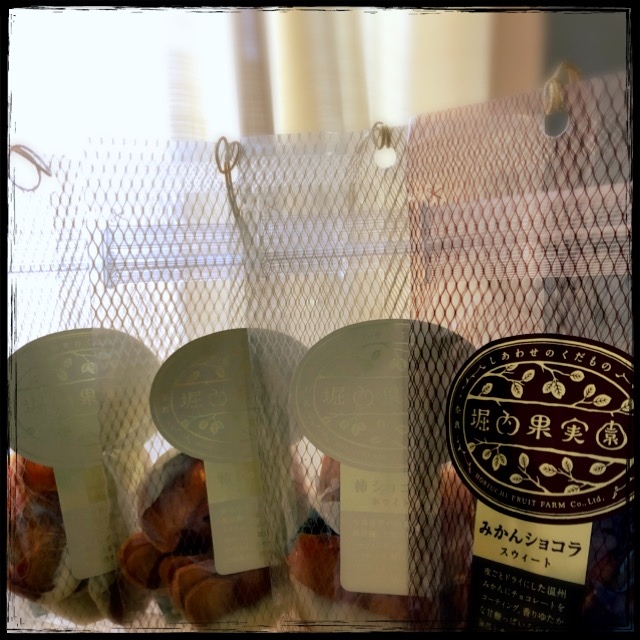 �`�Ɍb�܂ꂽ��